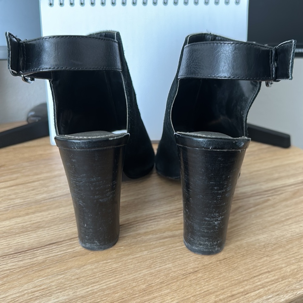 Tahari Margaret Open Toe Block Heel - Picture 4 of 8